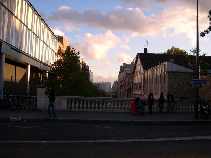  pont sur la rue du Chevaleret (13e)